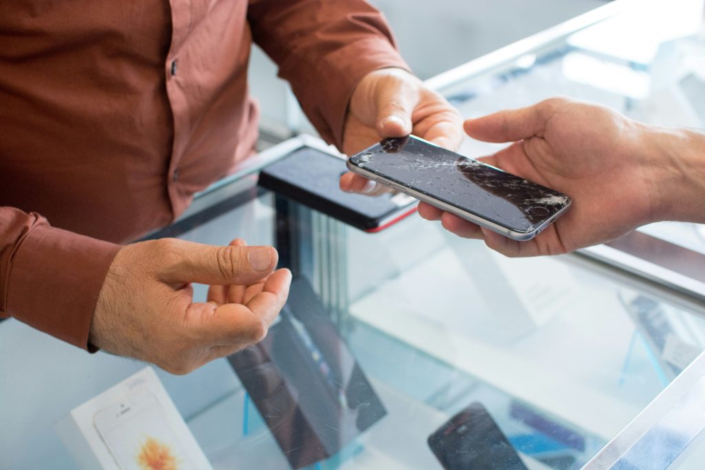 UK Smartphone Repair Market Trends & Inventory Forecast (2026)