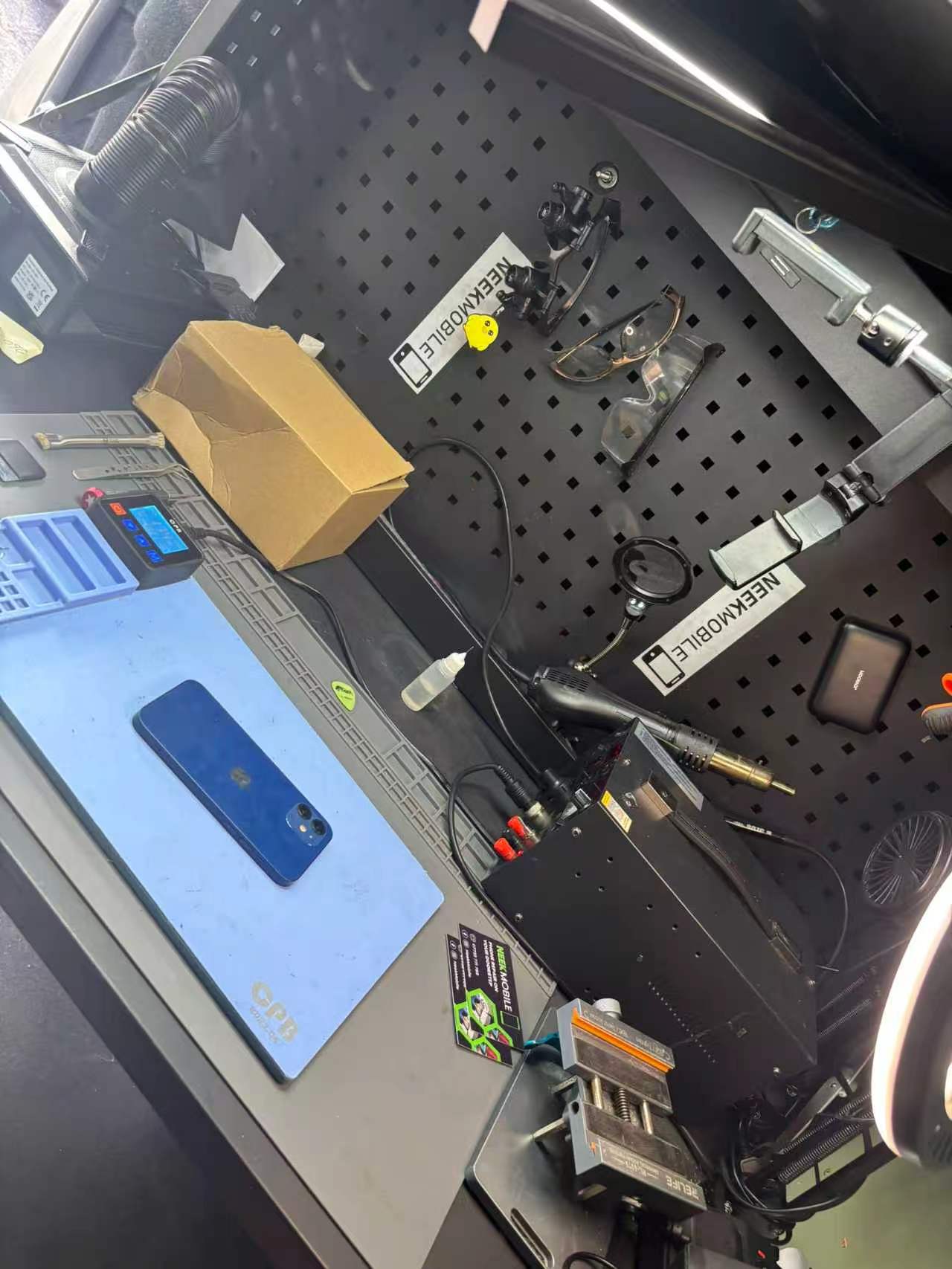 NeekMobile repair workbench